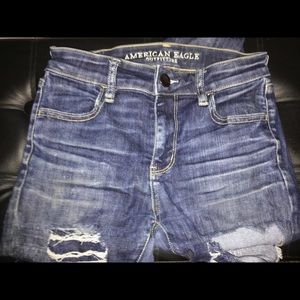 💛 American Eagle Ripped Skinny Jeans